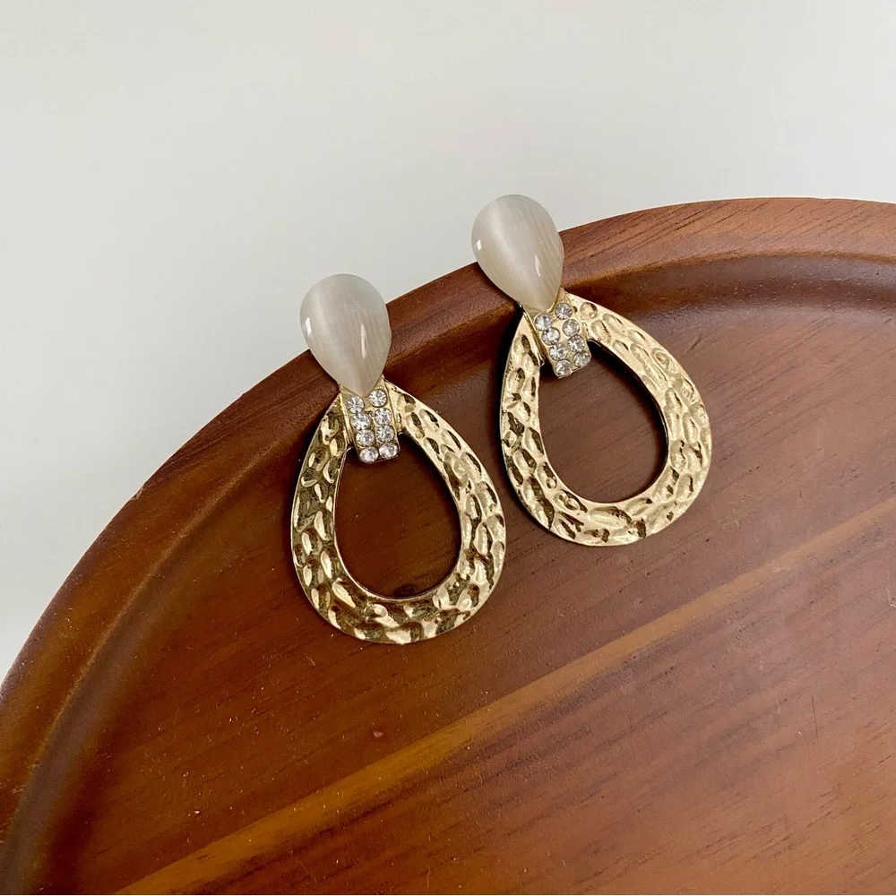 4/$15 Vintage Retro Hammered Teardrop Cat’s Eye Stones Rhinestones Earrings